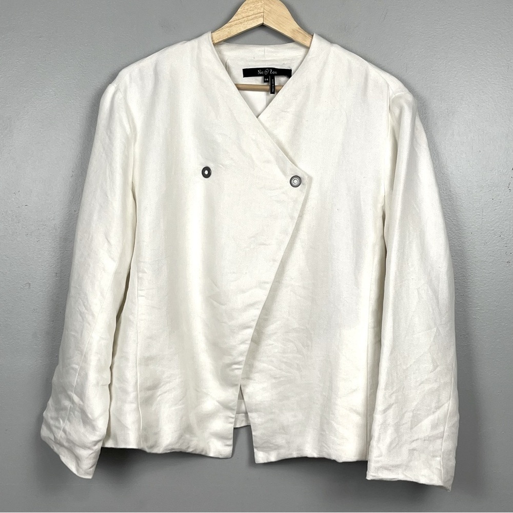 Nic + Zoe white shimmery linen poly blend 2 snap collarless blazer, size 14.